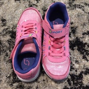 Kids gently used sneakers